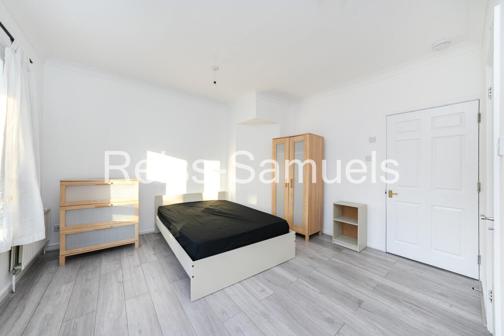 5 bedroom town house for rent