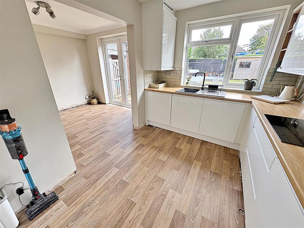 St. Ives Crescent, Grimsby, N.E. Lincs, DN34 5SJ photo 4