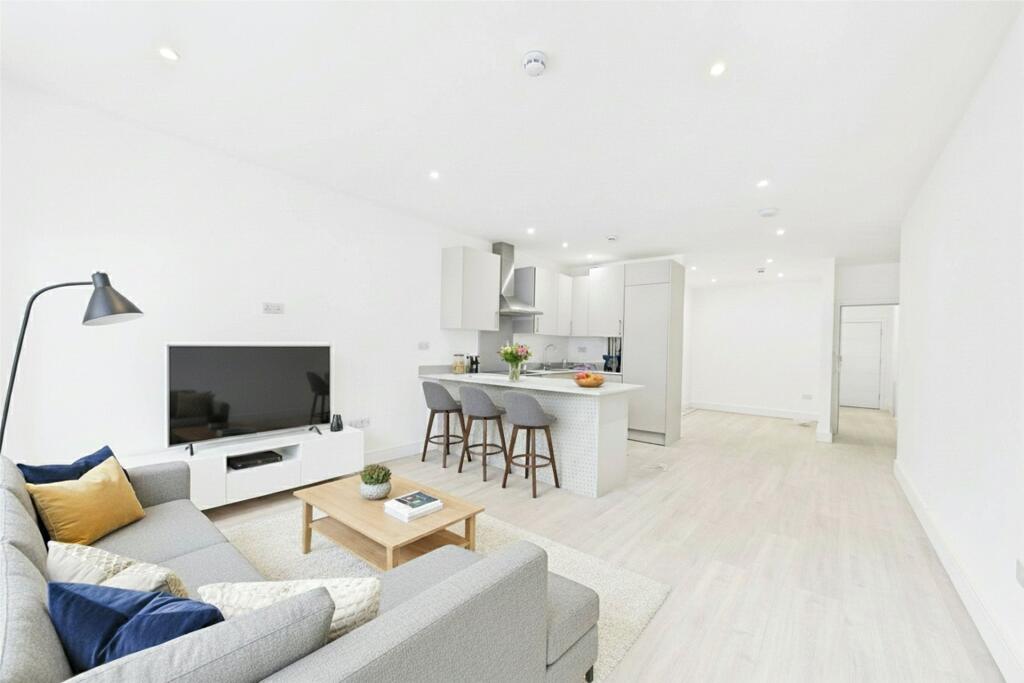 Main image of property: High Street, Maidenhead, Berkshire, SL6