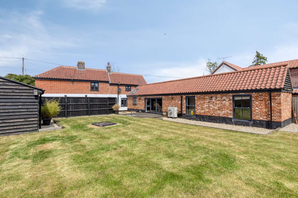 Main image of property: Charming 4 Bedroom Cottage in Stanfield