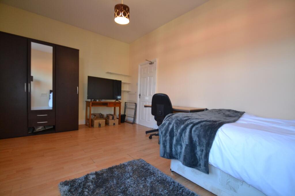 1 bedroom house share for rent