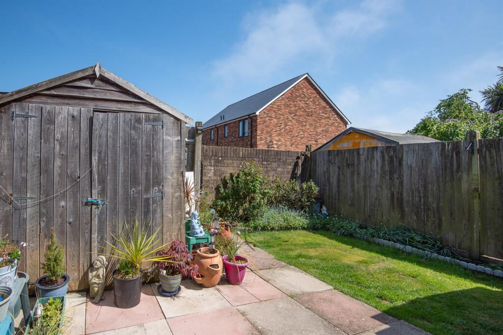 St. Giles Close, Shoreham-By-Sea, BN43 photo 2
