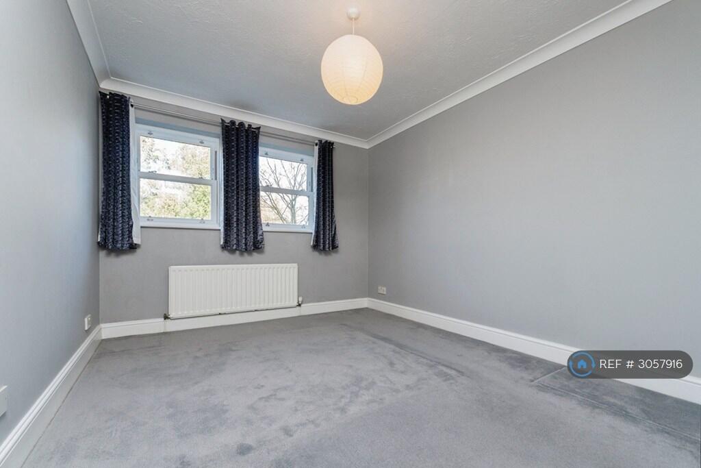 Apartment in Sutton - View 5