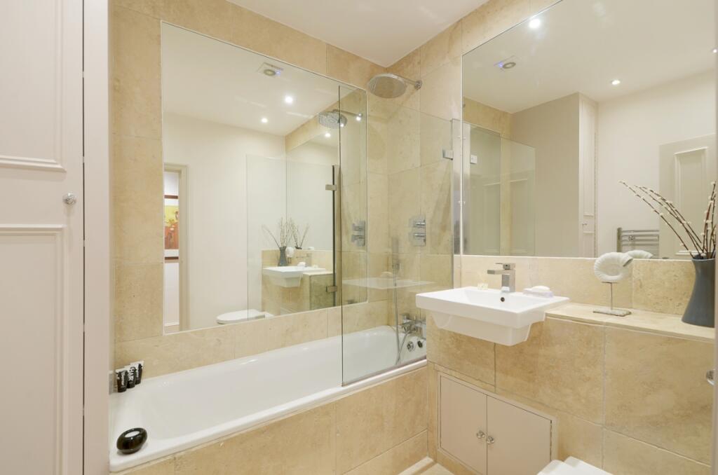 Apartment in London - More