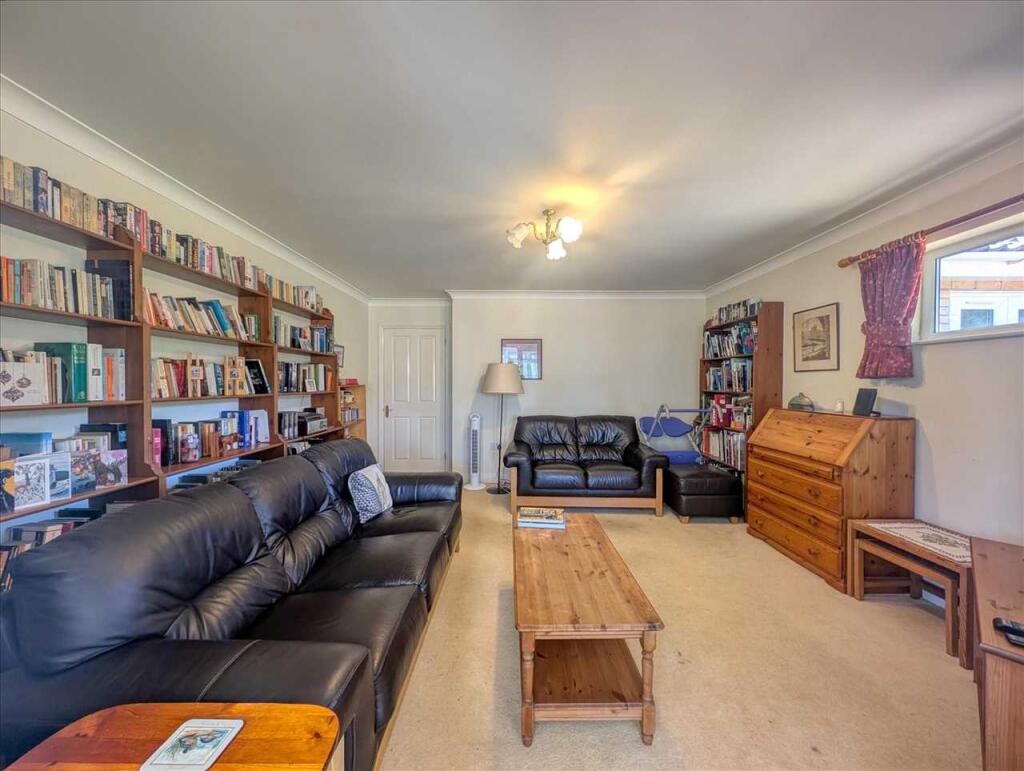 House in Brightlingsea - More