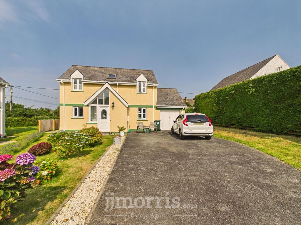 Main image of property: 10 Parc-yr-Eglwys, Dinas Cross, Newport, SA42 0SH