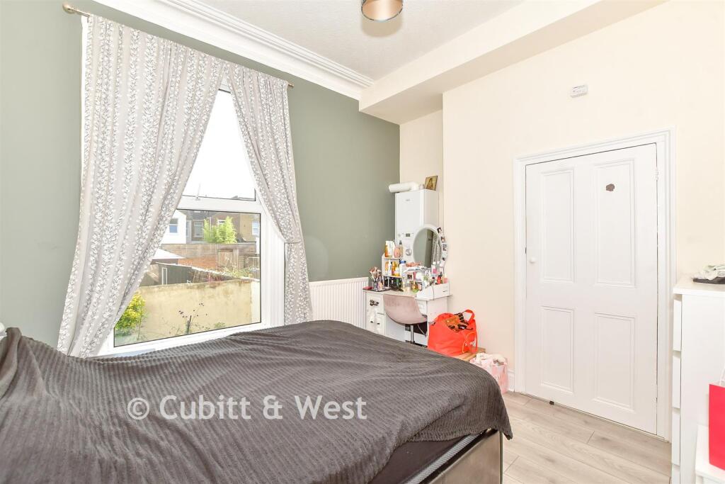 Apartment in Portsmouth - View 3