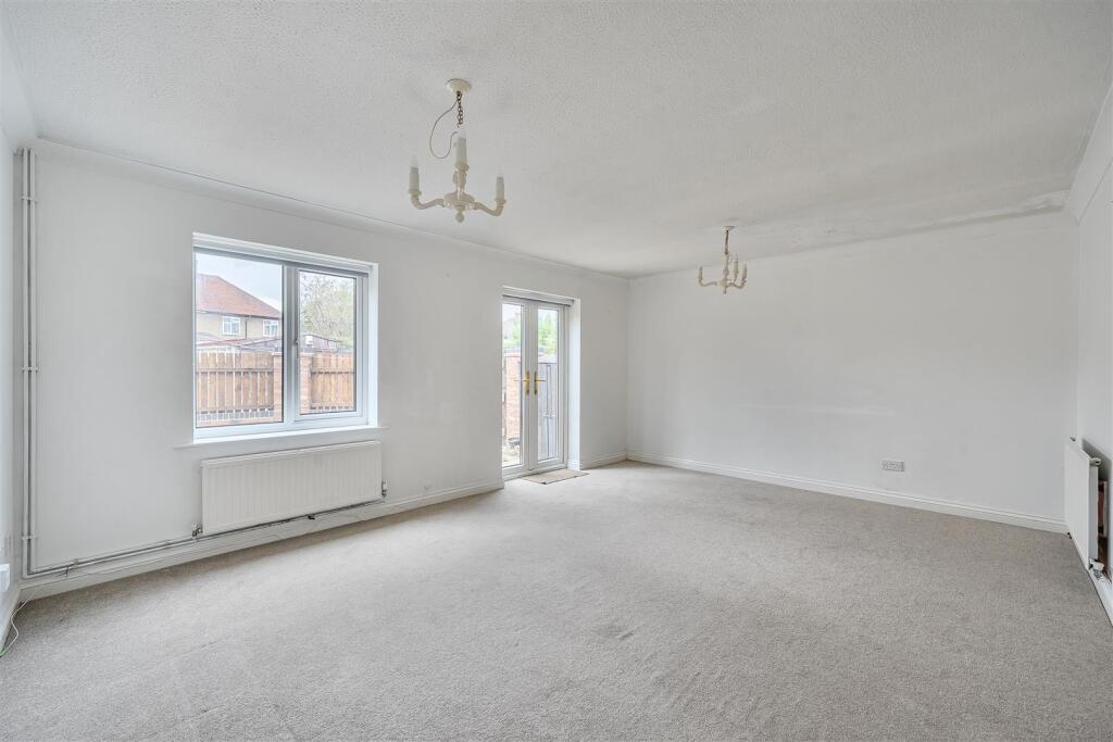 Northfield Road, Maidenhead, SL6 photo 2