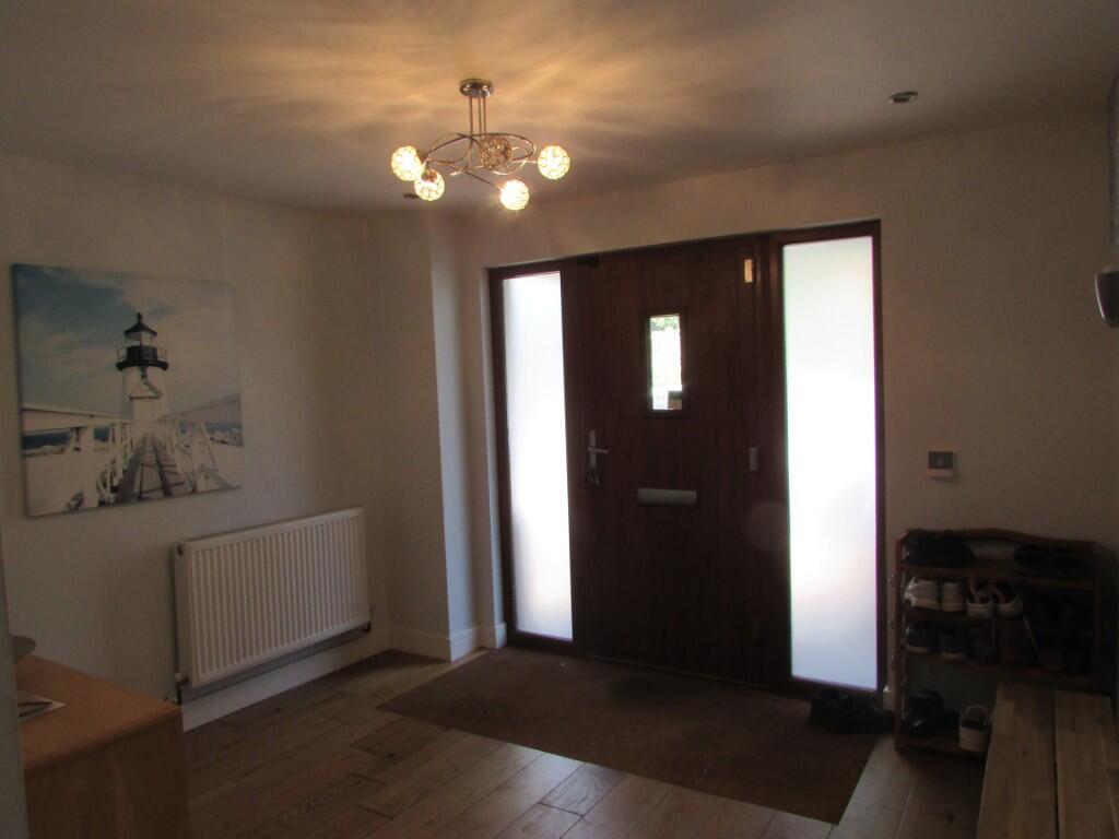 House in Slip End, Woodside - View 3