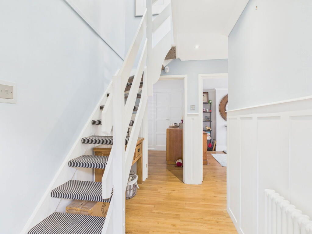 Heath Row, Bishop's Stortford, CM23 5DF photo 4