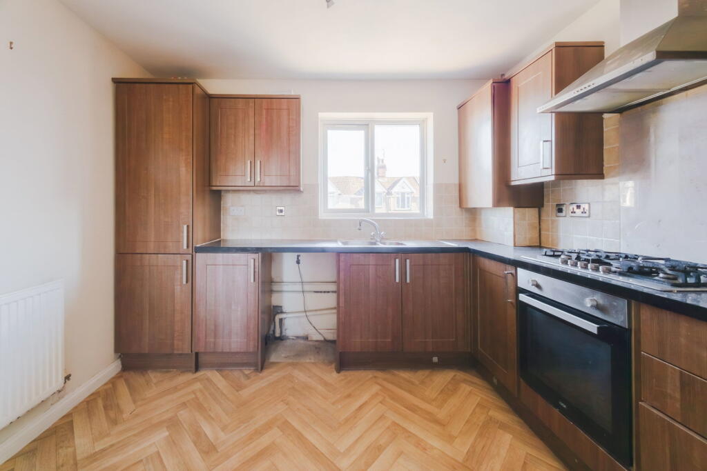 Apartment in Swindon, Central Swindon North - View 5