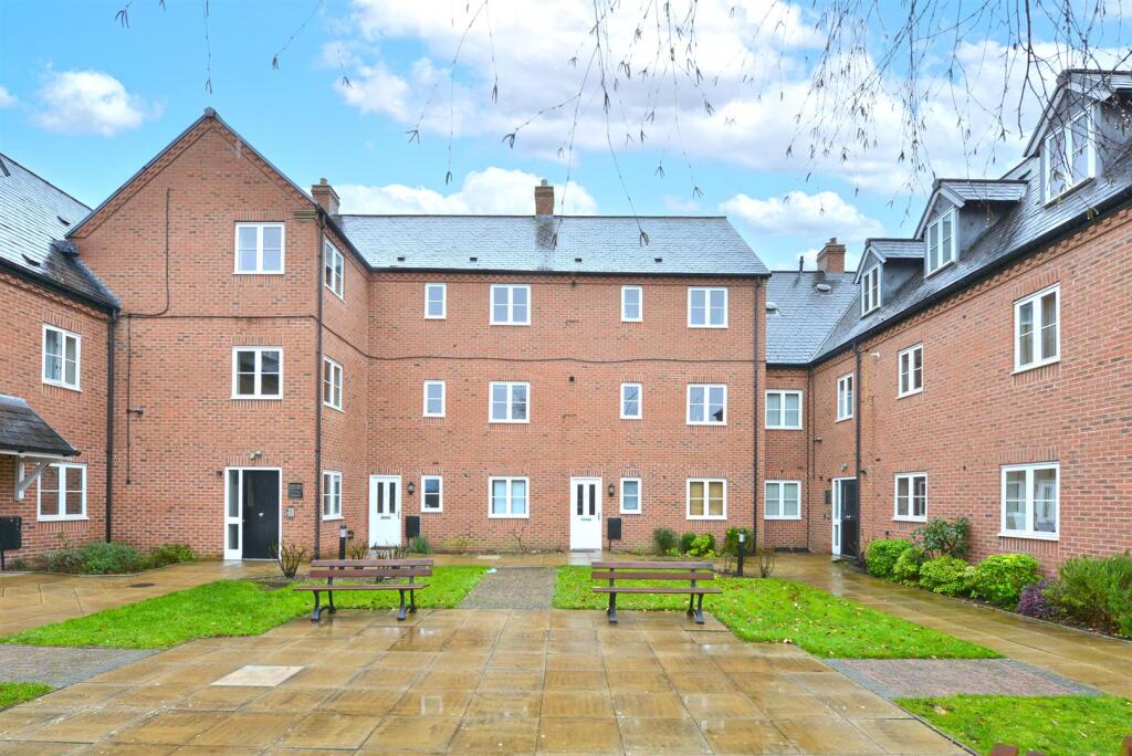 1-bed flat on Simpson Square, St. Michaels Street, Shrewsbury, £130,000