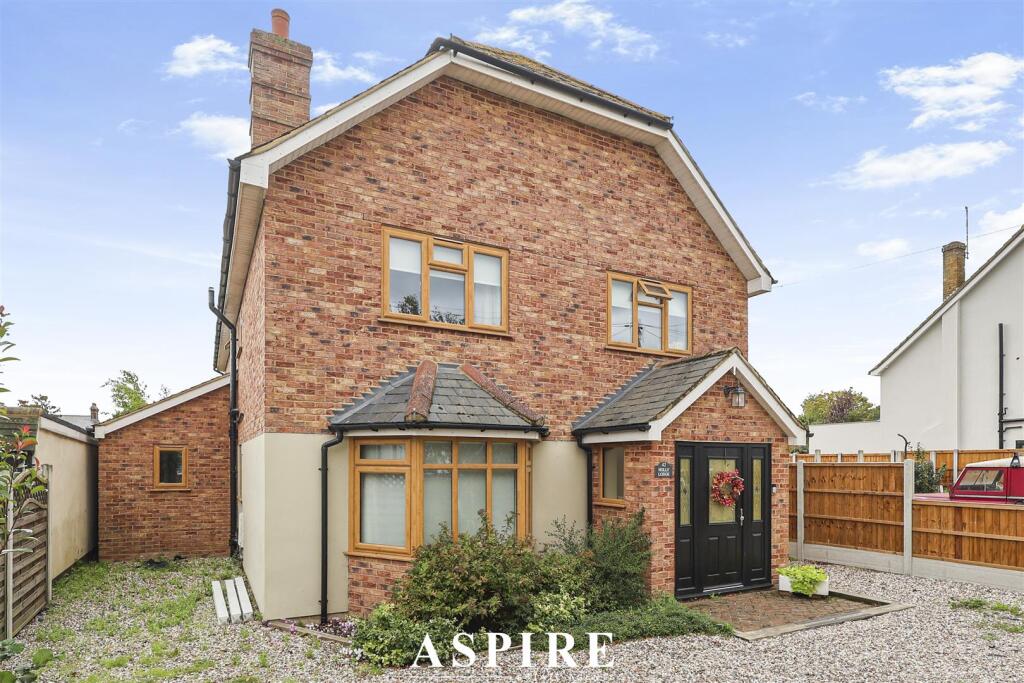 6-bed detached on Lingfield Drive, Rochford, £700,000