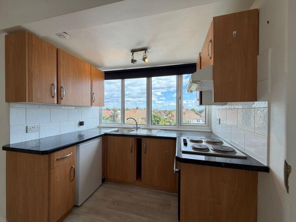 Apartment in Whitton, Whitton High Street - View 4
