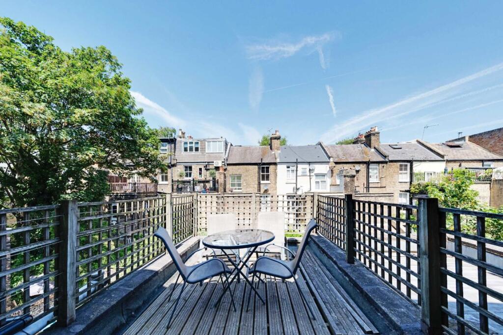 Apartment in London - View 5