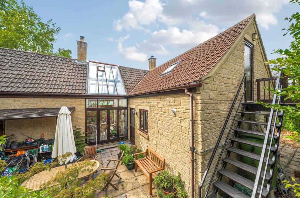 House in Swindon, Box - View 3