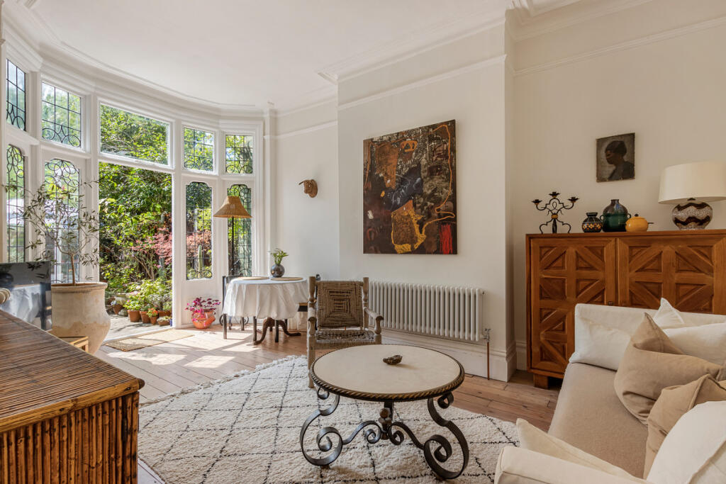 Main image of property: Moss Hall Grove, North Finchley, N12