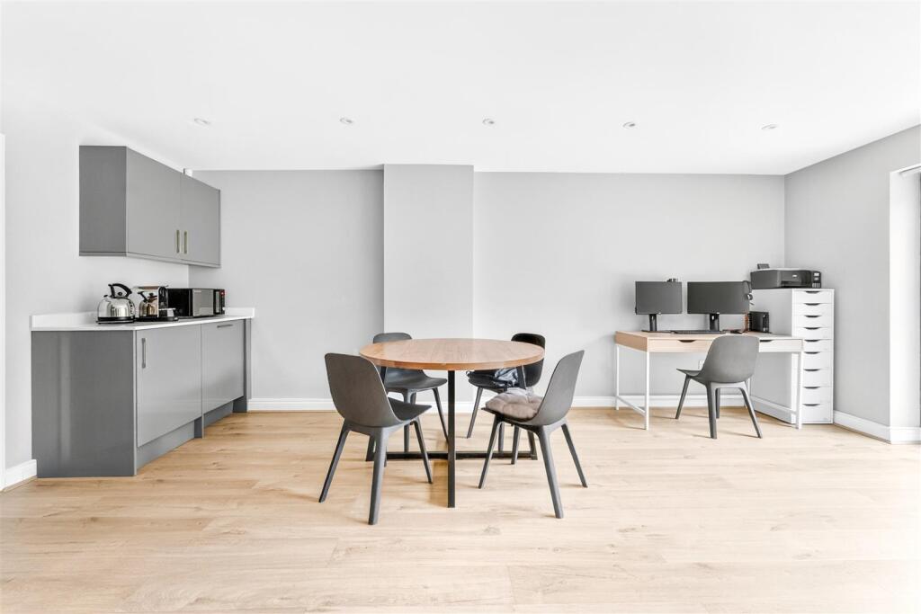 House in London - View 5