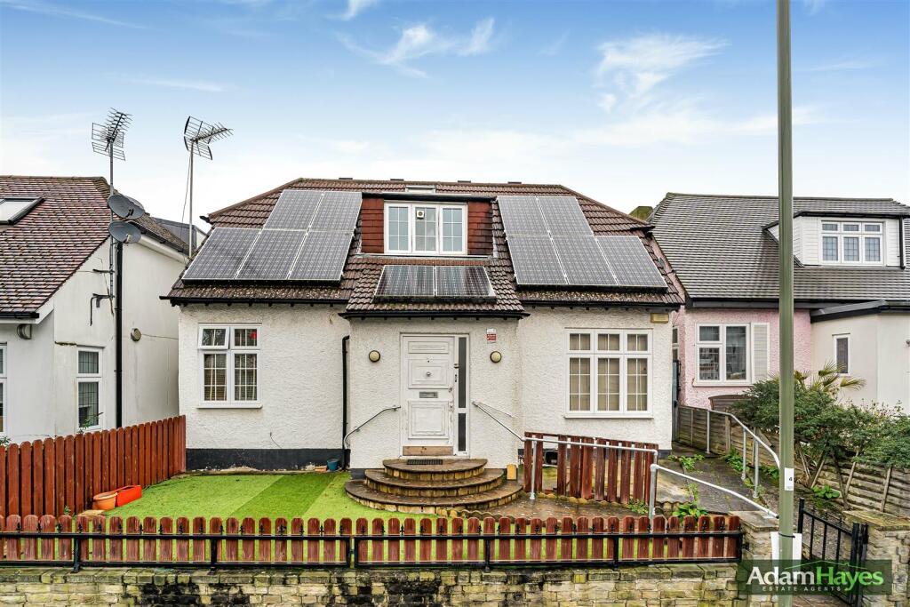 Main image of property: North Crescent, Finchley, N3