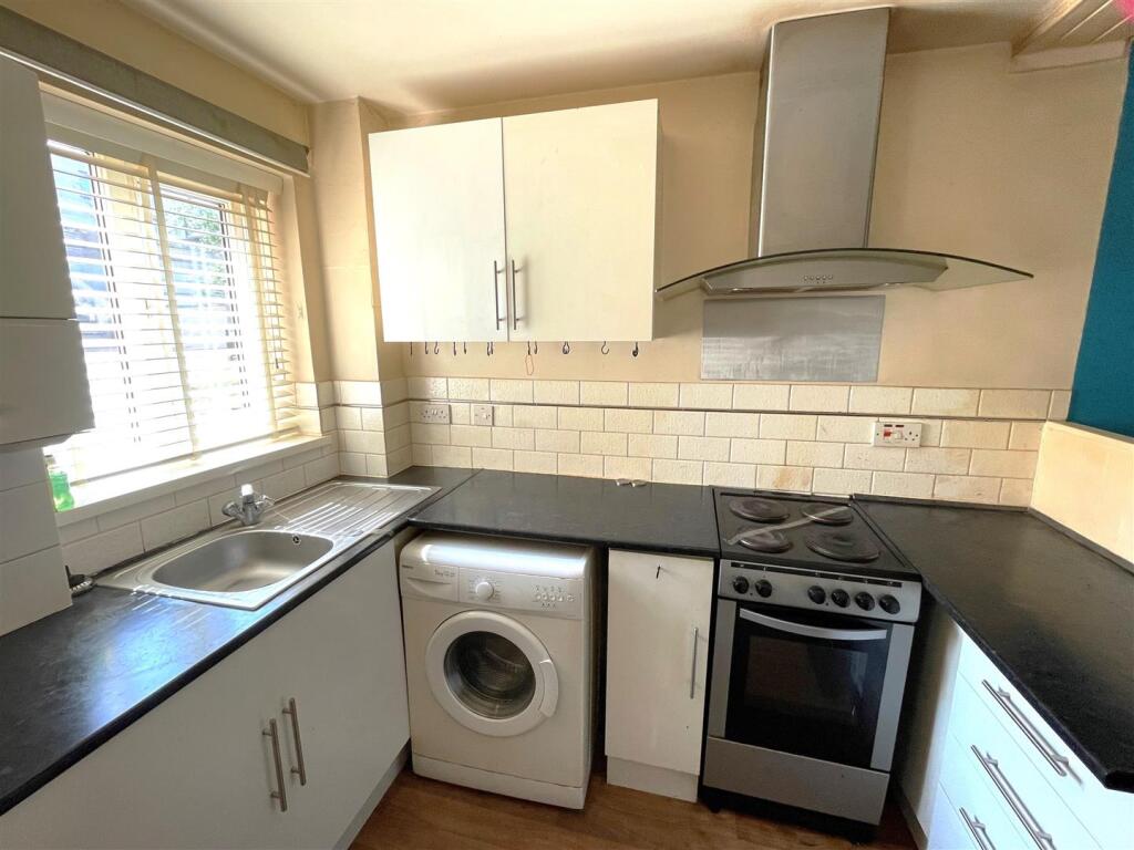 Apartment in Bristol, Lawrence Weston - View 2