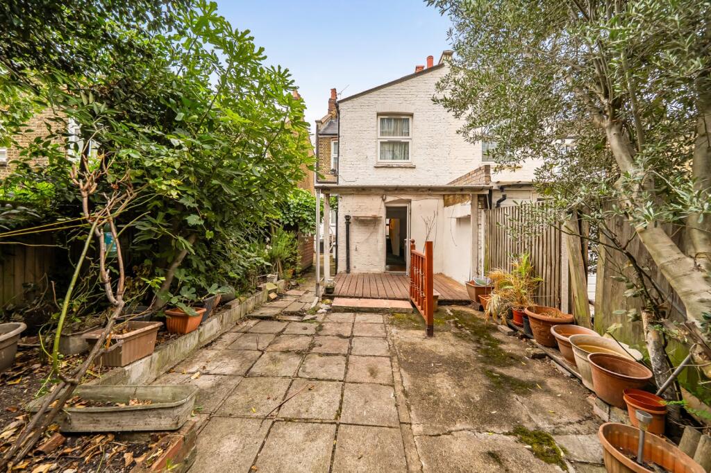 House in London - View 2