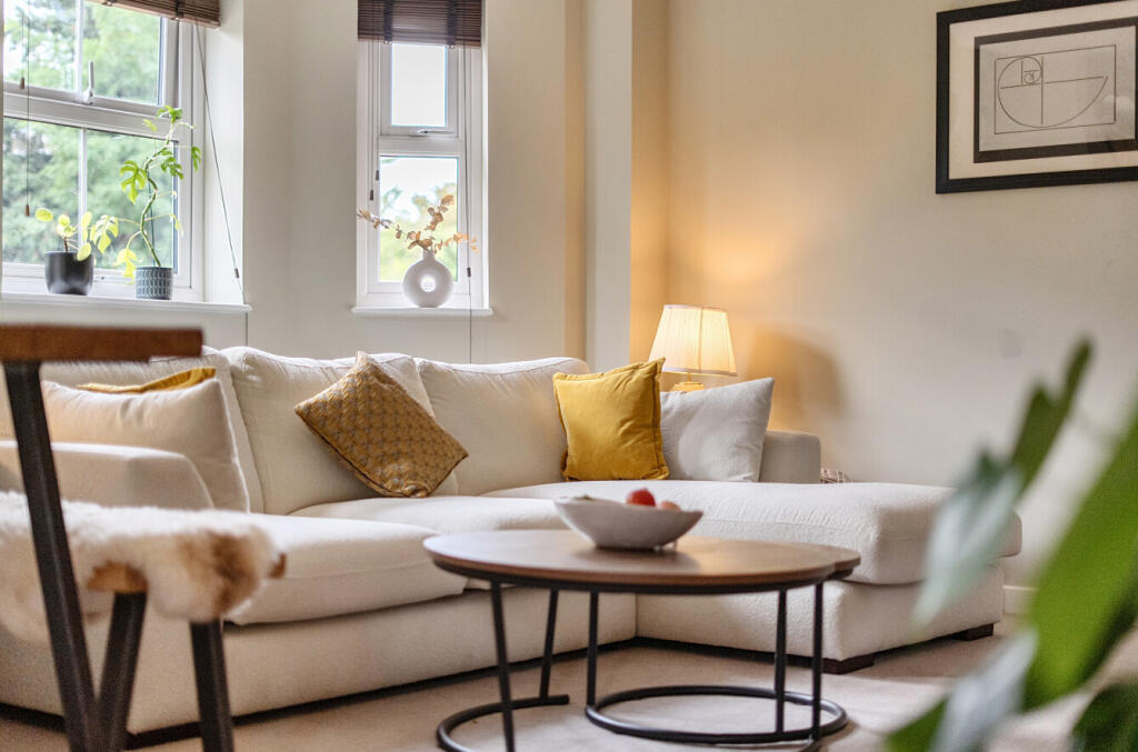 Apartment in Wokingham, Emmbrook - View 3