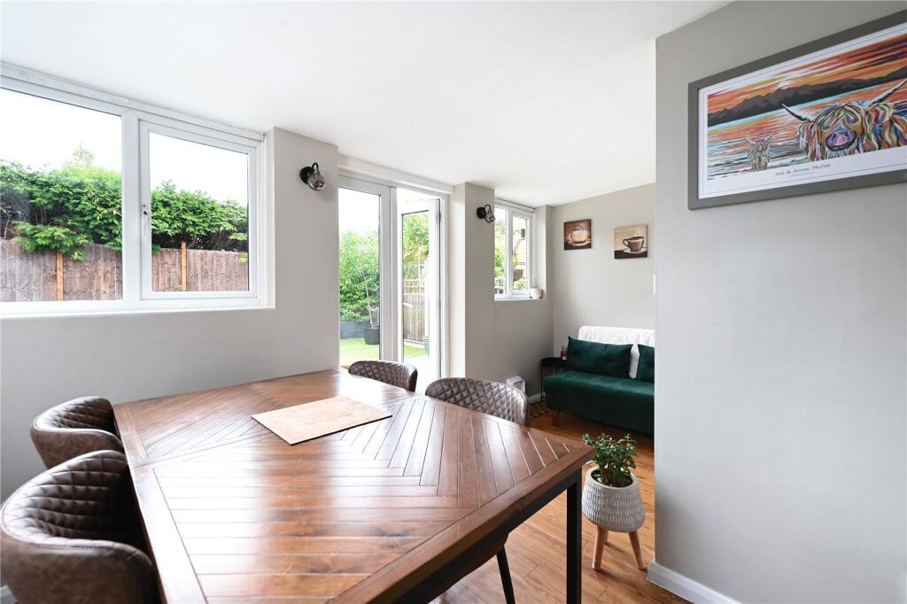House in Surrey Heath, Mytchett - View 4