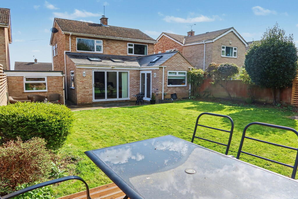 3-bed detached on Briggs Close, Banbury, OX16 0BE, £425,000