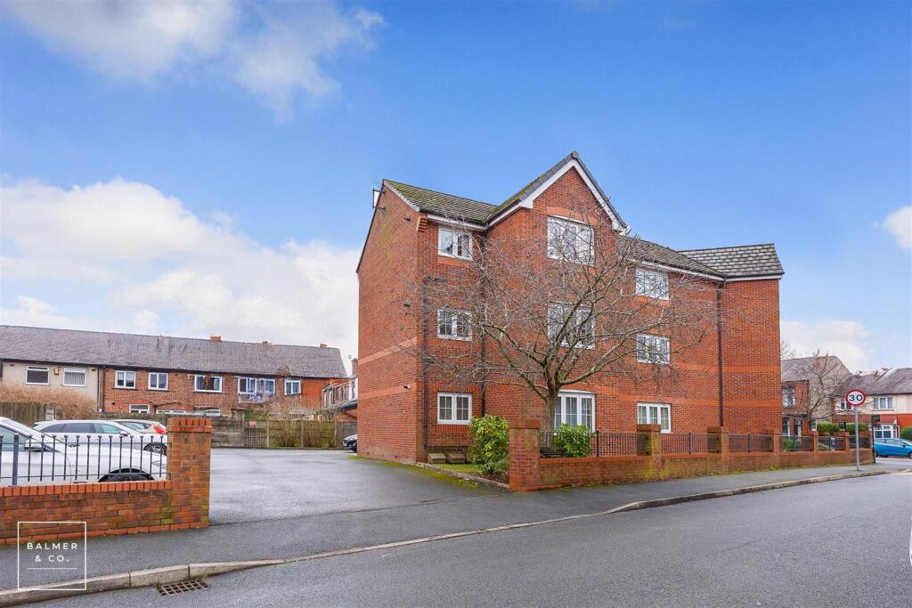 Brentwood Grove, Leigh, WN7 photo 4