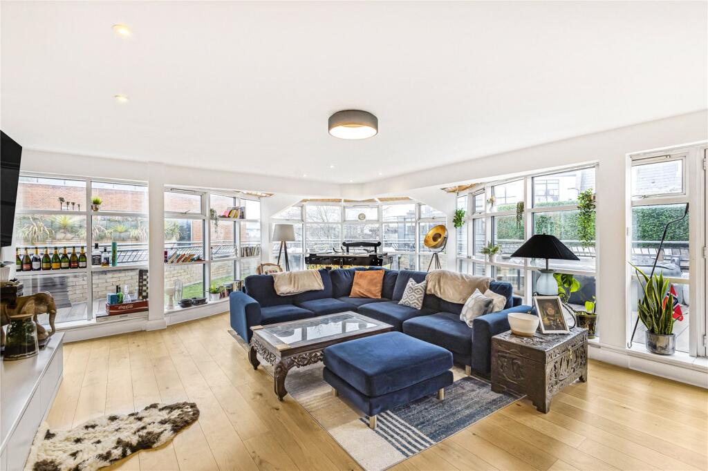 Main image of property: Goswell Road, London, EC1V