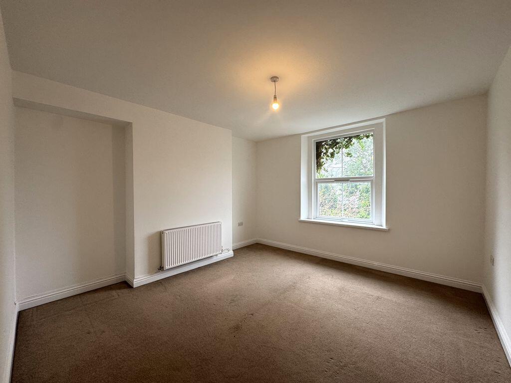 Apartment in Newport - More