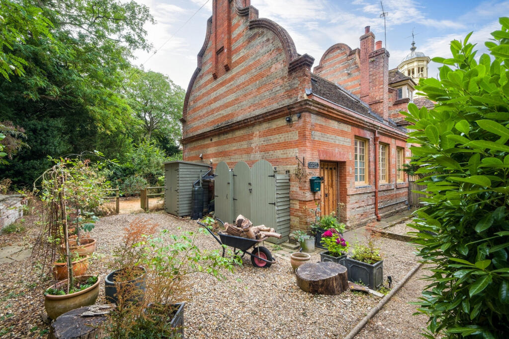 Main image of property: Kenninghall Road, Garboldisham, IP22 2