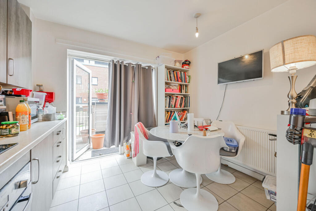 Apartment in London - More