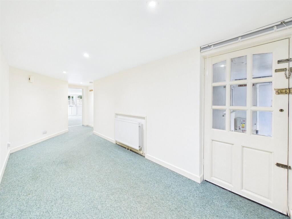 Apartment in Weston-super-Mare, North Somerset - More