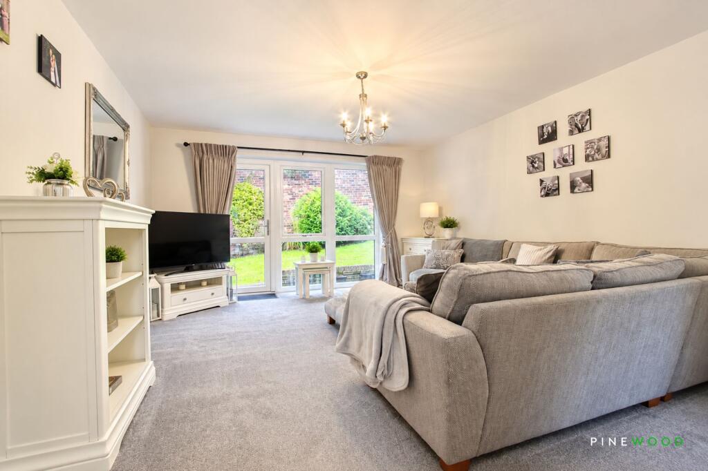 House in Chesterfield, Derbyshire - View 4