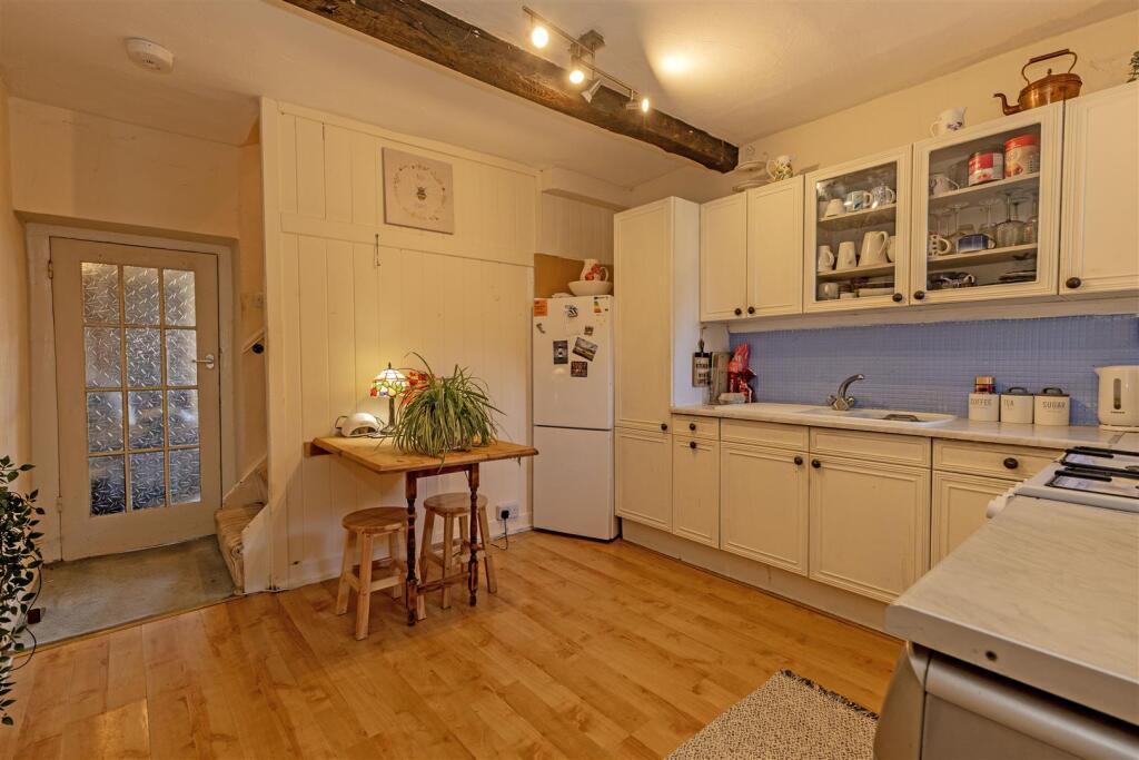 House in Derbyshire Dales, Tideswell - View 4