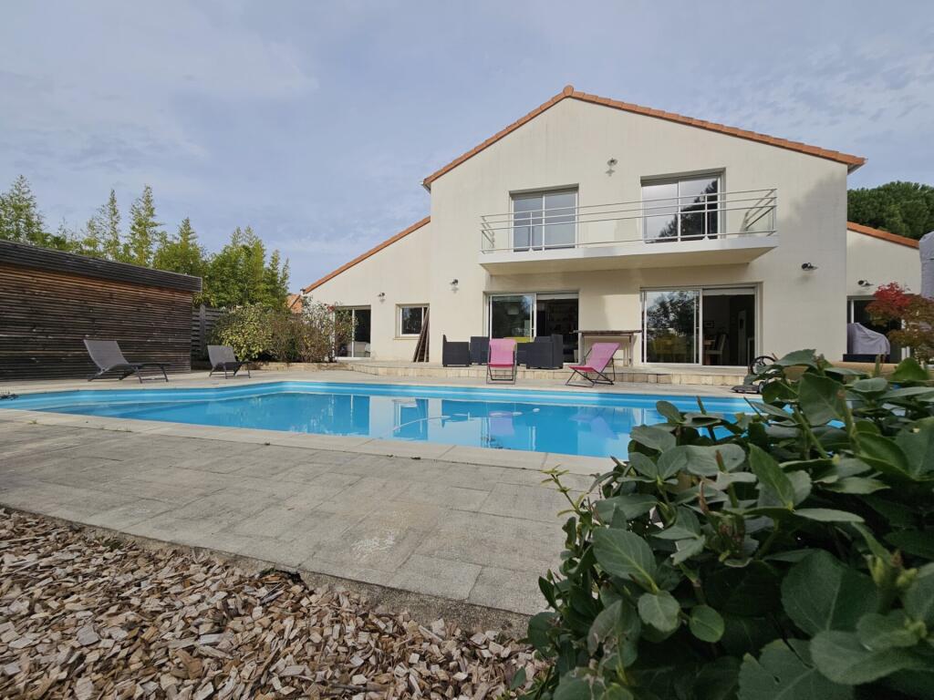 Main image of property: 49300 cholet