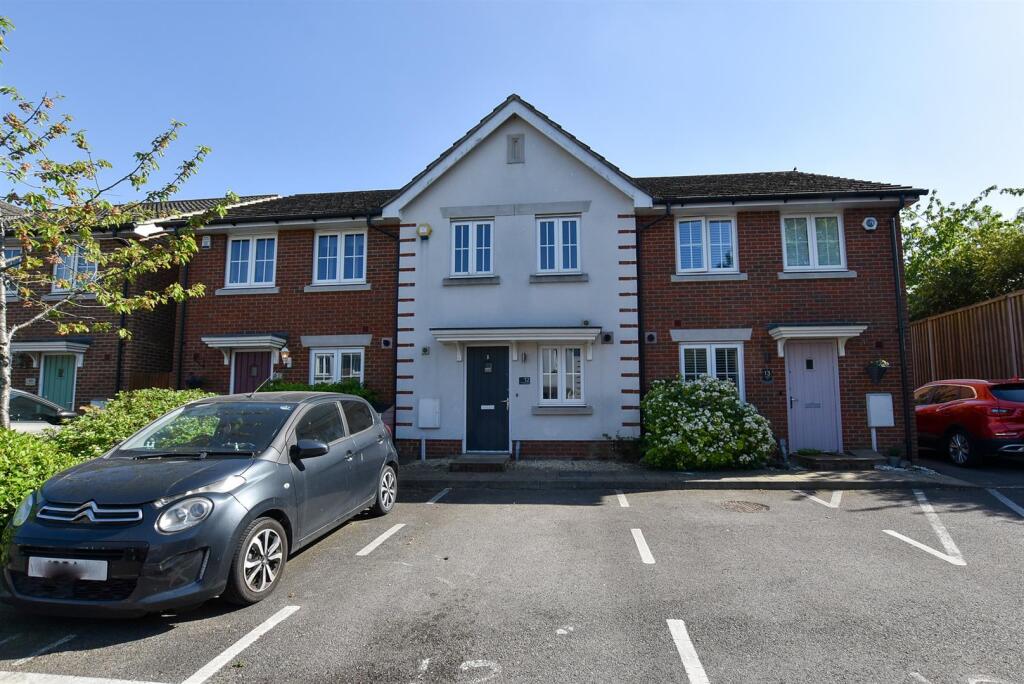 Main image of property: Cantium Place, Snodland