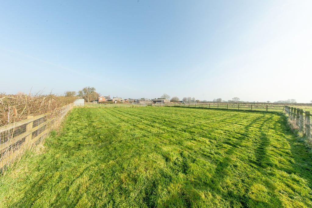 'The Old Farmhouse' Bush Lane, Freckleton, Lancs PR4 1UH photo 4