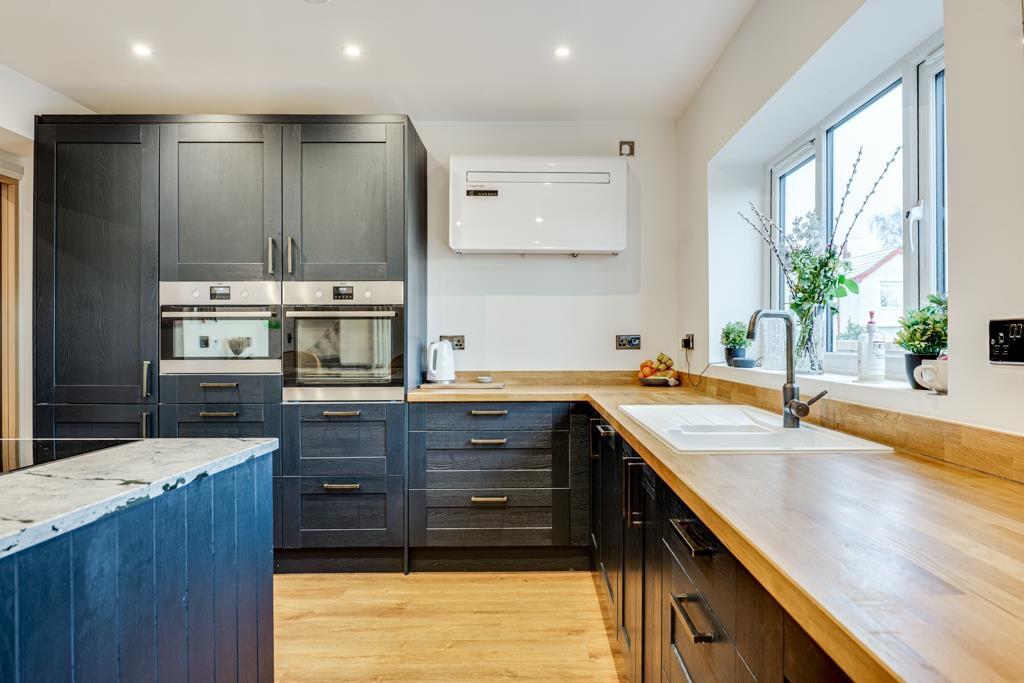 4 bedroom detached house for sale in NN16 Shelley Road, Kettering, NN16 - View 3