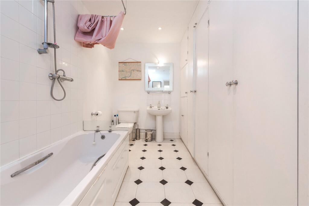 Apartment in London - View 5