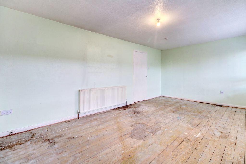 House in Bonhill, Redburn, West Dunbartonshire - More