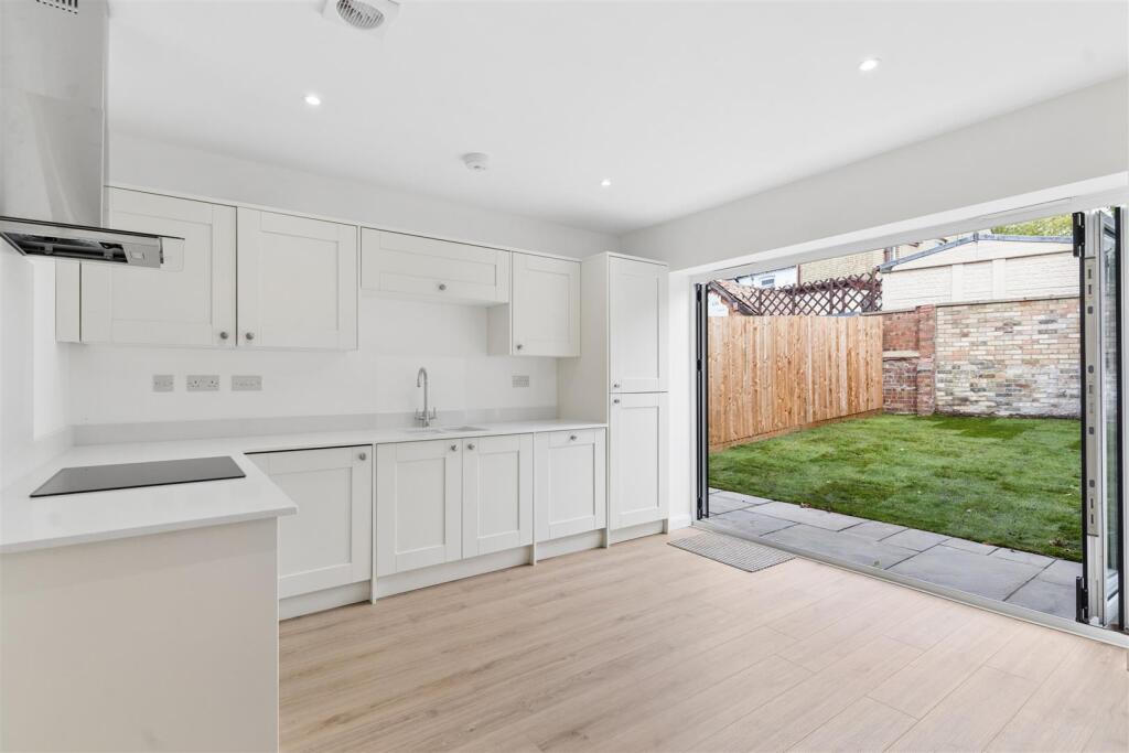 House in Henlow, Newtown - More