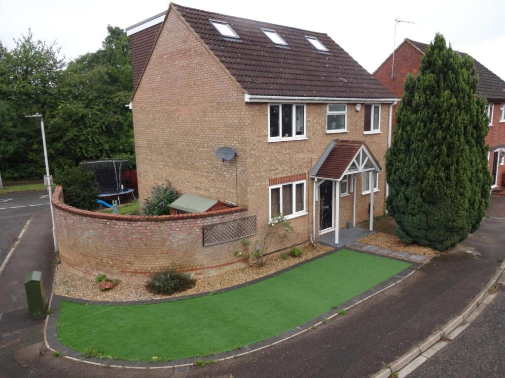 5-bed detached on Harveys Hill, Luton, Bedfordshire, LU2, £499,995