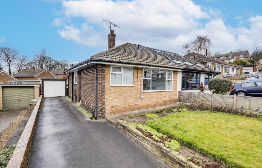 2-bed house on Layton Park Croft, Rawdon, Leeds, West Yorkshire, LS19, £250,000