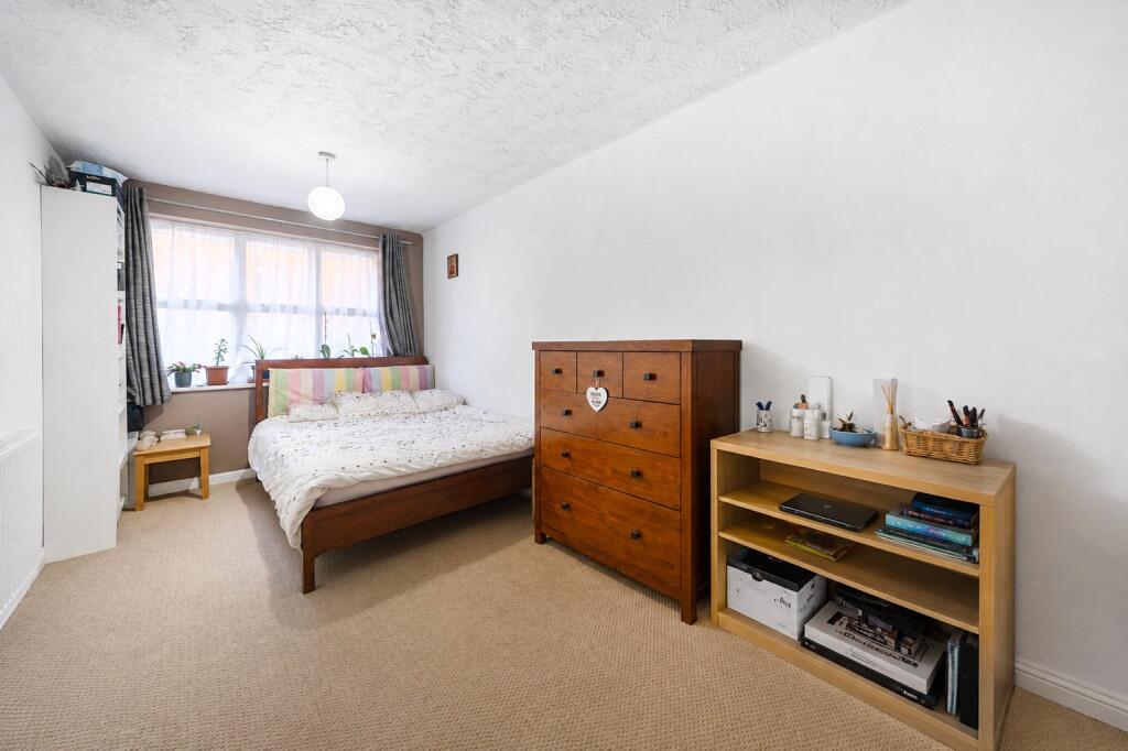 Apartment in London - View 5