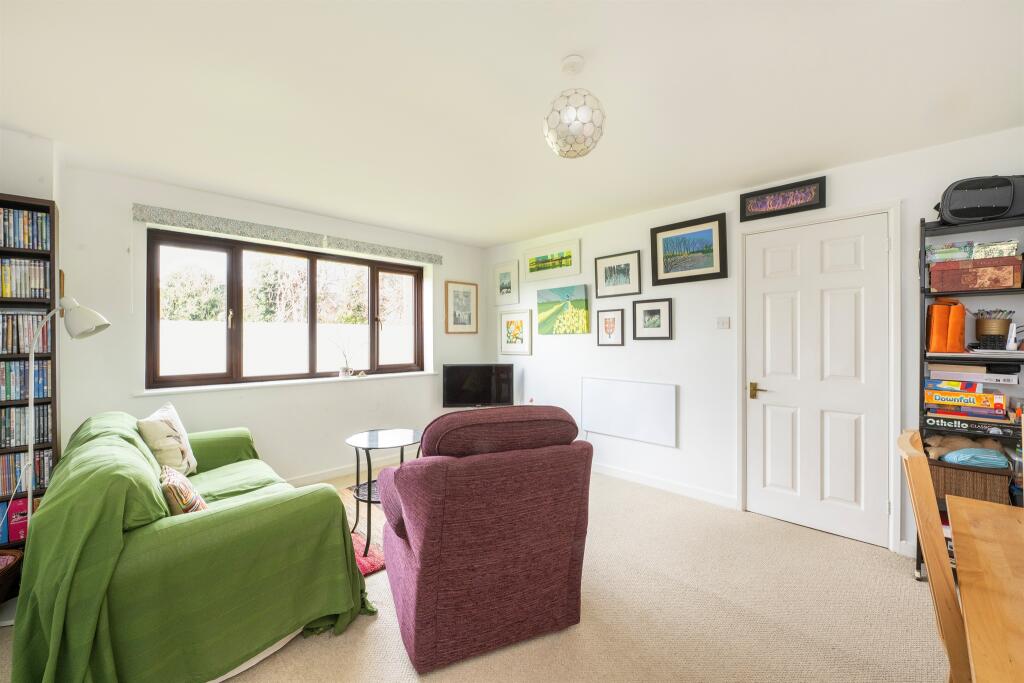 Apartment in Aston Clinton, Buckinghamshire - View 3