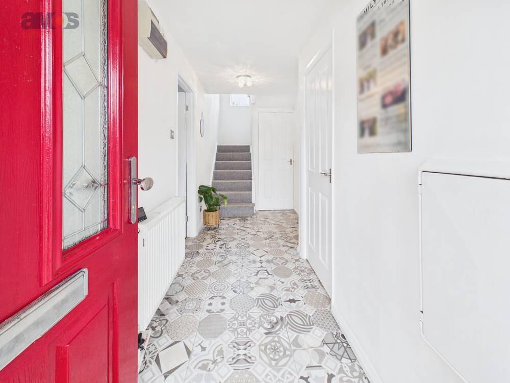 Caernarvon Close, Hockley, Essex, SS5 4XH photo 2