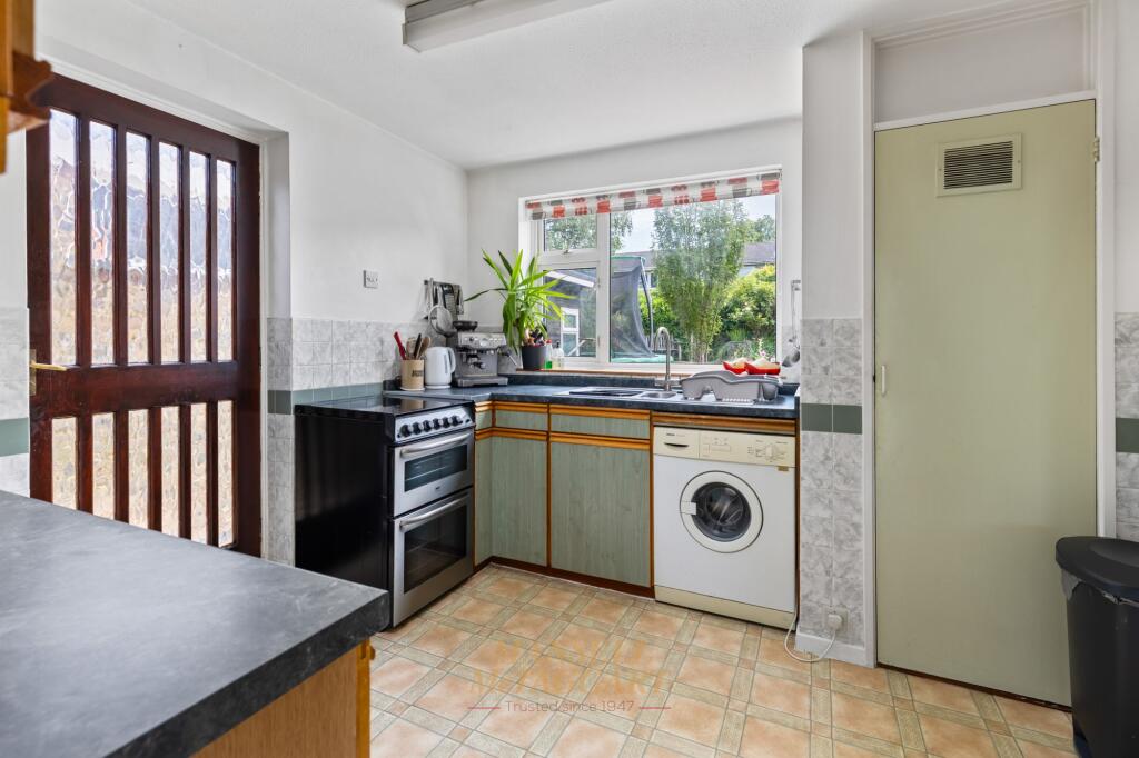 House in Crawley, Worth - More