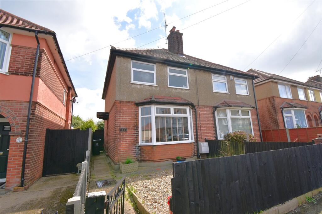 2-bed semi-detached on Shaftesbury Avenue, Dovercourt, Harwich, CO12, £200,000